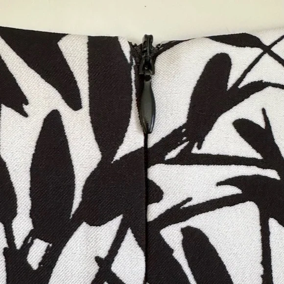 New York & Company  Black and White Leaf Print Midi Sleeveless Dress Sz 0. - Picture 8 of 14